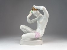 Régi Aquincum porcelán térdelő női akt