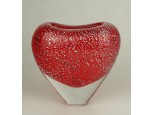 Fújtüveg művészi piros szív alakú kis váza 12 cm