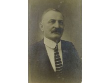 Régi fekete-fehér férfi portré fotográfia