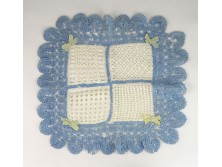 Régi kisméretű kék csipke terítő 28 x 28 cm