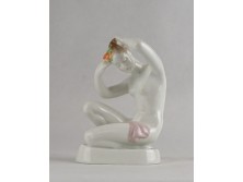 Régi Aquincum porcelán térdelő női akt