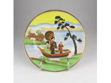 Háromalakos kínai porcelán dísztányér 19 cm