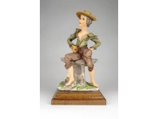 G. Bozetto olasz műgyanta szobor fa talapzaton 19 cm