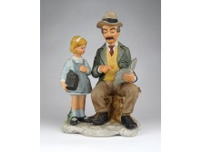 Kalapos úr és kislány jelzett porcelán szobor 20 cm