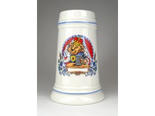 Oroszlándíszes porcelán söröskorsó 17.5 cm