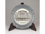 Porcelánbetétes jelzett óntányér Joachimsthalsches Gimnázium 10 cm