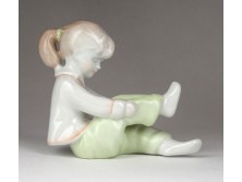 Jelzett Aquincumi porcelán kislány figura