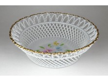 Régi jelzett áttört aranyozott porcelán kosár 21 cm