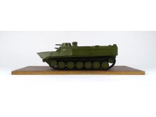 MT-LB lánctalpas páncélozott harci jármű model 24.5 cm