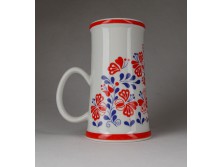 Hollóházi virágmintás piros kék porcelán söröskorsó 14.3 cm