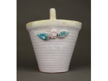 Régi levél- és kagylódíszes porcelán kosár 11 cm