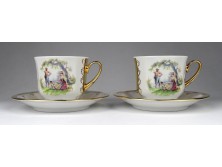 Jelzett aranyozott porcelán kávéscsésze pár festett alakokkal