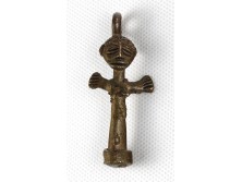 Régi kisméretű afrikai bronz anyaistennő nyakék medál totem
