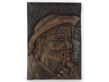 Pipázó paraszt faragott fa hatású gipsz falikép 33.5 x 24 cm