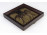 Jelzett kisméretű bőrdíszműves falikép 13 x 13 cm