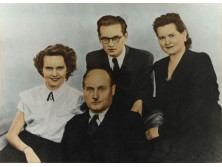 Régi színezett művészi családi fotográfia 42 x 53 cm