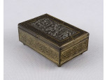 Régi fém ékszertartó dobozka barokk jelenettel 9.7 x 6 x 4 cm