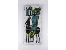 Iparművészeti samott falidísz BE jelzéssel: Török és szamara 36.5 x 16 cm