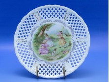 Régi áttört díszes porcelán dísztányér