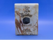 BOLDOG ÚJÉVET 1898 márványtábla