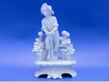 Antik biszkvit jelzett porcelán szobor