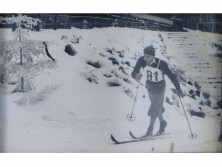 Régi fekete keretben sífutó fotográfia