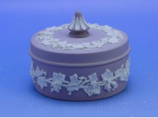 Jelzett Wedgwood porcelán bonbonier