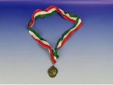 Régi tornász sport érem nyakba akasztóval