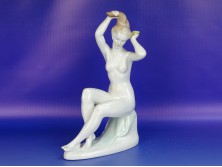 Régi Aquincum porcelán fésülködő akt szobor
