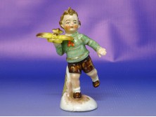 Régi német porcelán gitározó kalapos fiú