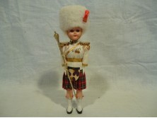 Retro skót díszőrségi katona baba