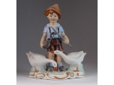 Biszkvit porcelán libás fiú figura 21 cm