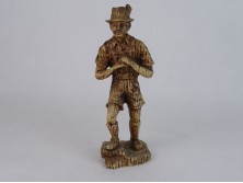 Műgyanta vándor szobor 20 cm